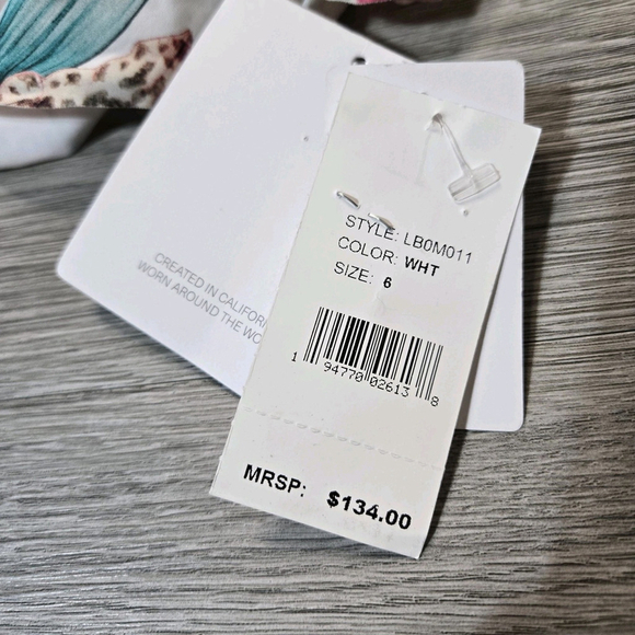 La Blanca Floral Ruffle Off Shoulder One Piece Swimsuit White Size 6 NWT Beach - Picture 7 of 11